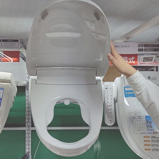 ビックカメラ様にて展示中